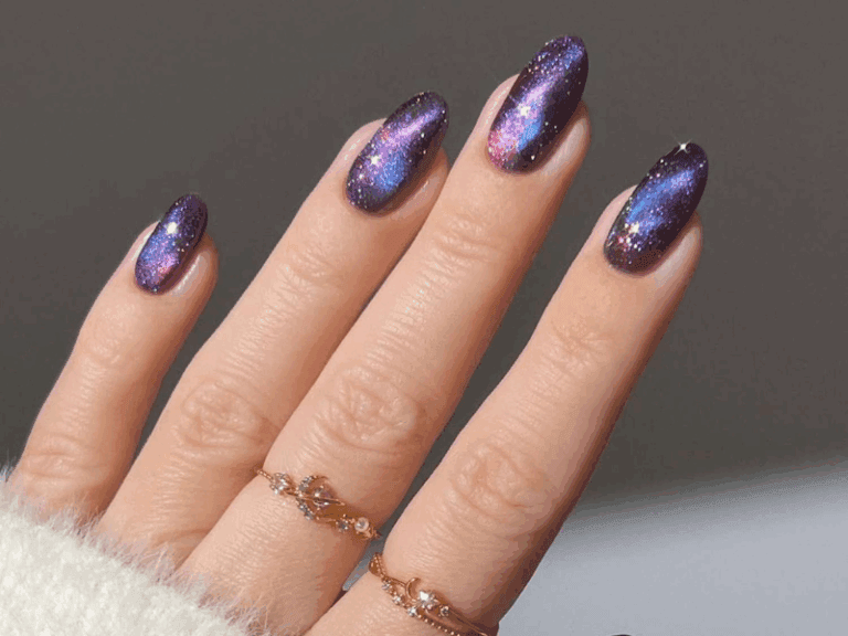 Daily Oval Chic Nails