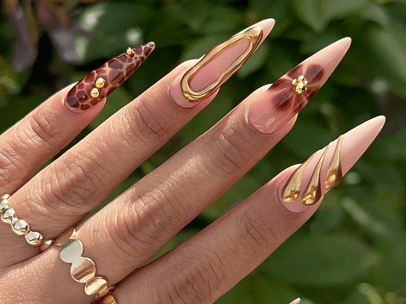 Stiletto Nails to achieve Glamorous Effects
